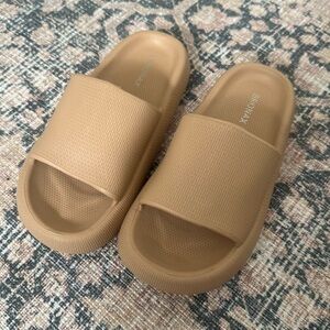 Tan slides size 8